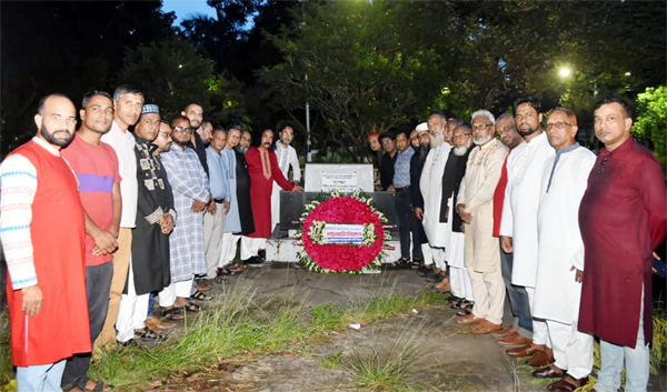 জাহানারা ইমামের কবরে একাত্তরের ঘাতক দালাল নির্মুল কমিটি সিলেট মহানগর শাখার শ্রদ্ধার্ঘ অর্পন