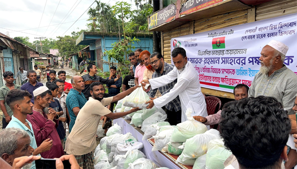 শরিফগঞ্জ ইউনিয়নে বন্যার্তদের মাঝে তামিম ইয়াহয়ার খাদ্যসামগ্রী বিতরণ