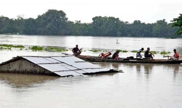 আসামে বন‍্যায় মৃত বেড়ে ৯০, গৃহহীন ৩ লক্ষ