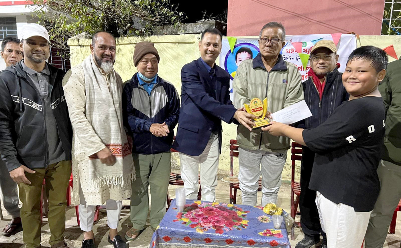 থইবা স্মৃতি ৩য় ব্যাডমিন্টন টুর্ণামেন্টের পুরস্কার বিতরণ